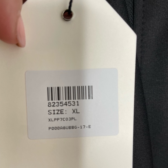 Cellabie light weight jacket.  Color:Black and white.  Size Xl - Picture 9 of 11